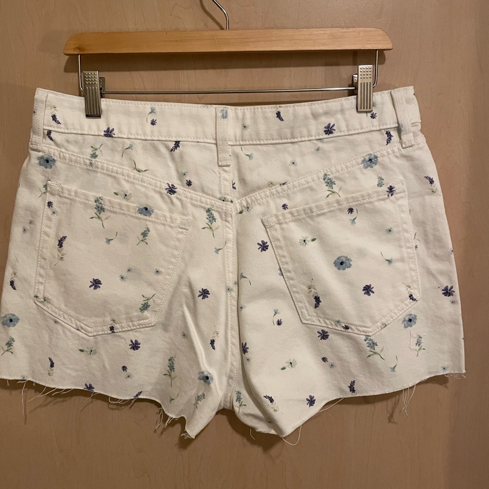 Old Navy OG High Rise Denim Shorts - Picture 4 of 6